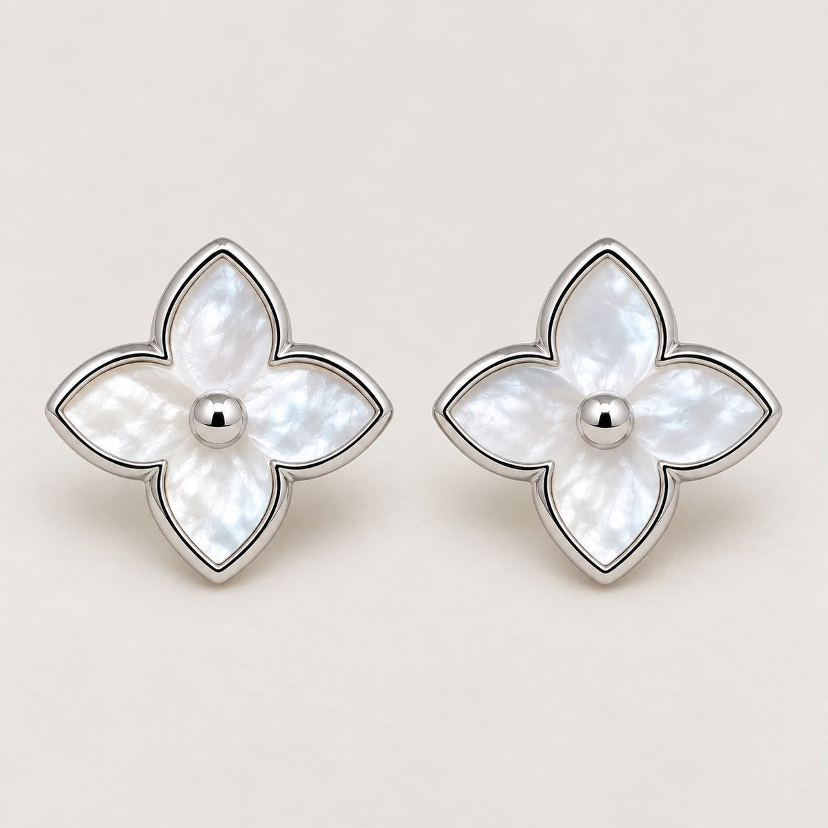 Aretes tipo LV plata