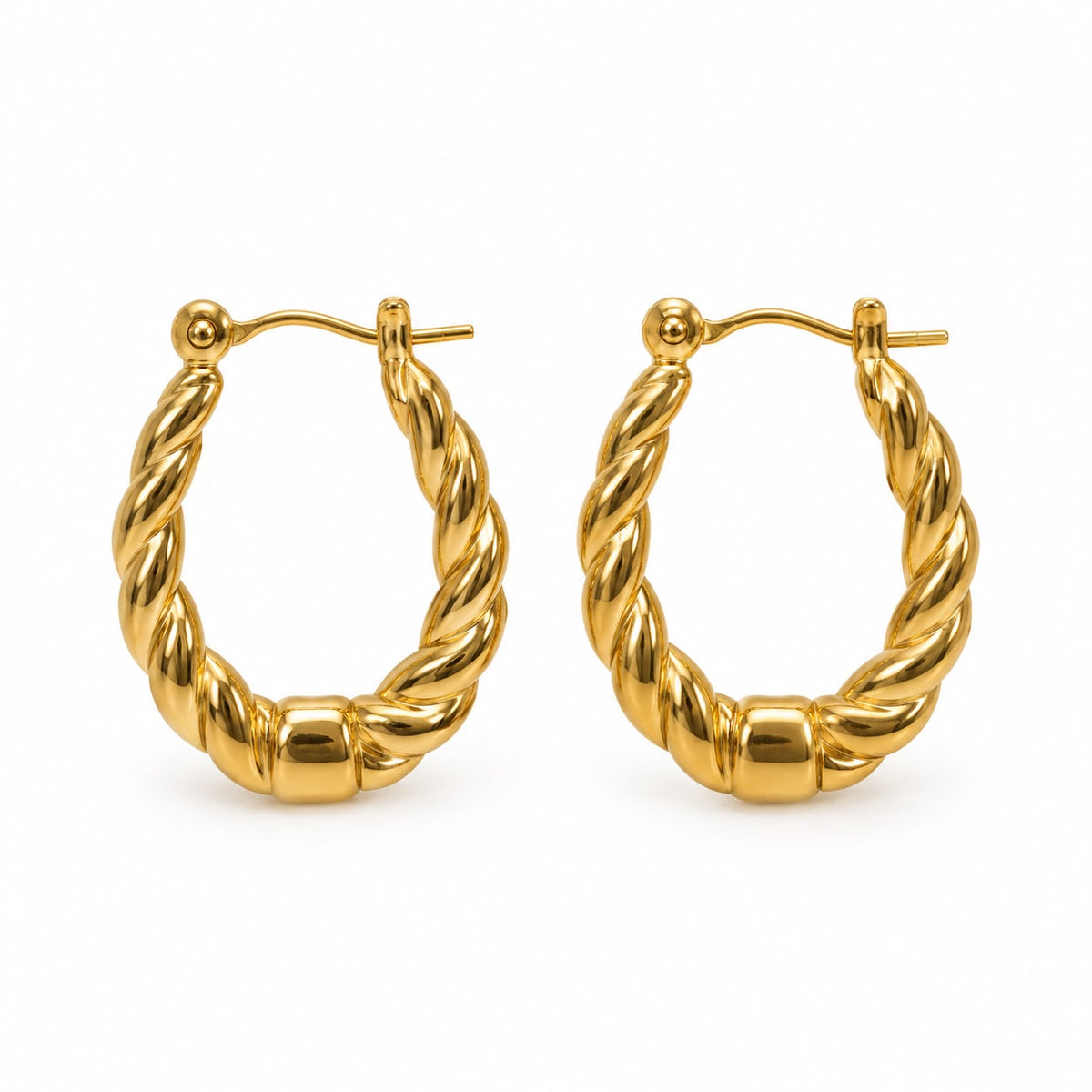 Aretes dorados básicos
