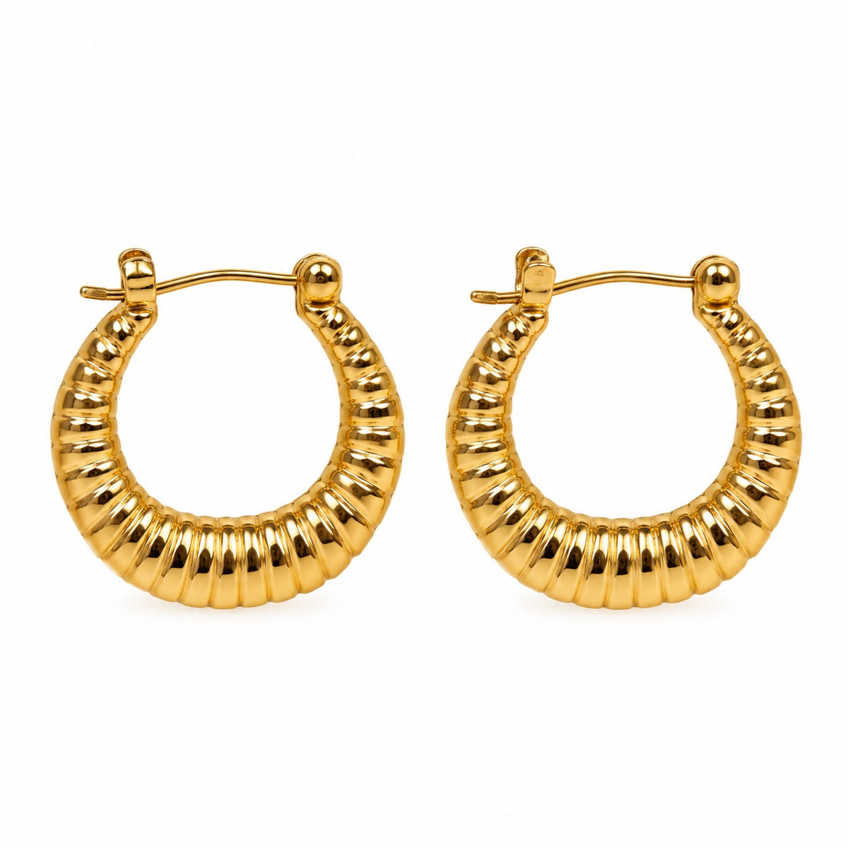 Aretes dorados básicos