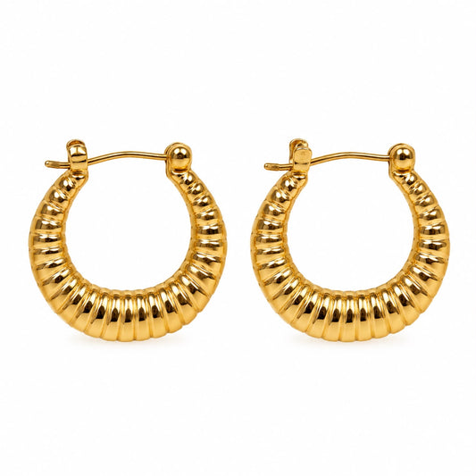 Aretes dorados básicos