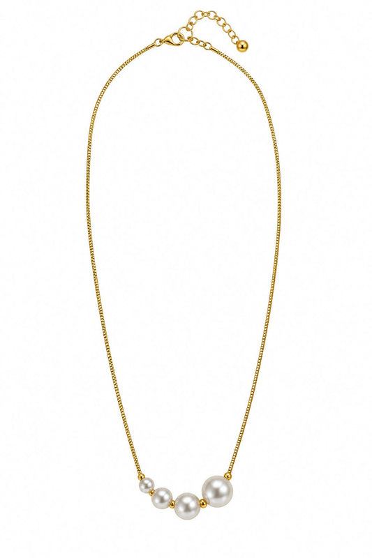 Collar dorado con perlas